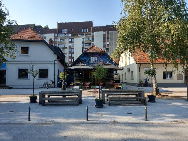 Sax Hostel & Sax pub